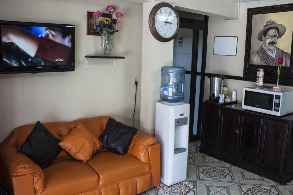 OYO Hotel Bicentenario Tampico Buitenkant foto