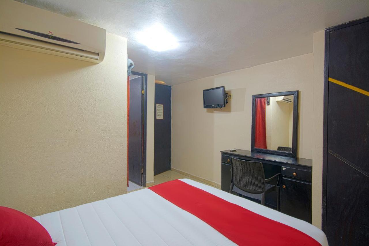 OYO Hotel Bicentenario Tampico Buitenkant foto